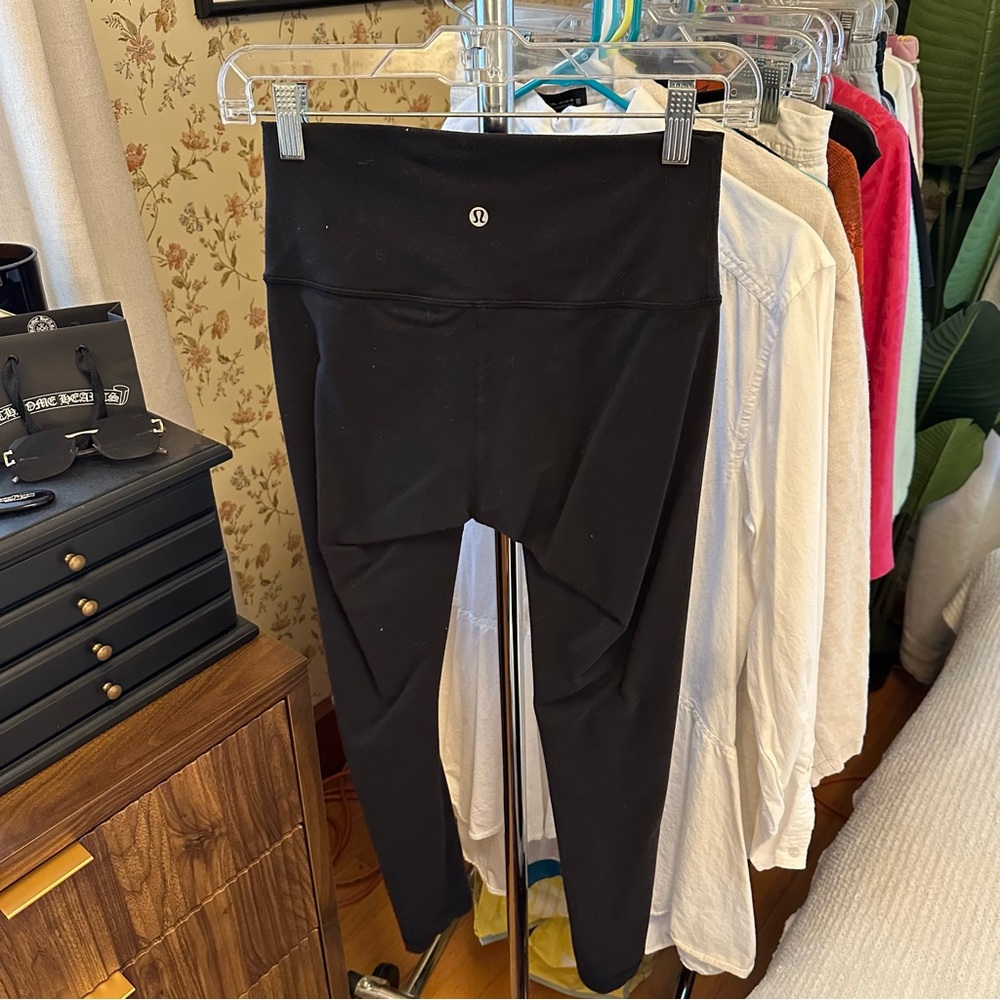 Lululemon black high waisted 7/8 length sz 6
